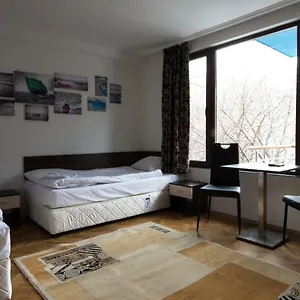 Guest Old Captain Хостел Бургас